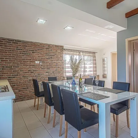 Nice Home In Pavicini With Outdoor Swimming Pool *