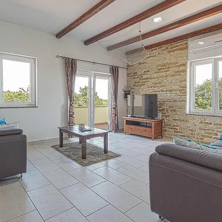 Holiday home Nice Home In Pavicini With Outdoor Swimming Pool