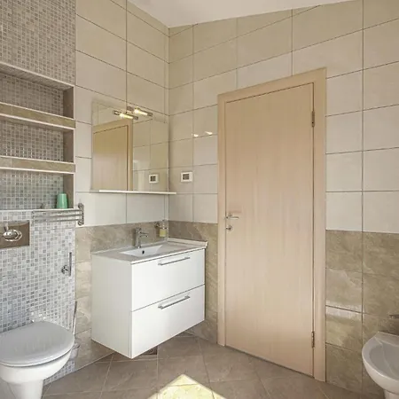 Nice Home In Pavicini With Outdoor Swimming Pool Veliki Vareski