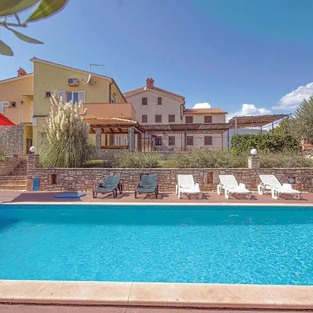 Nice Home In Pavicini With Outdoor Swimming Pool *