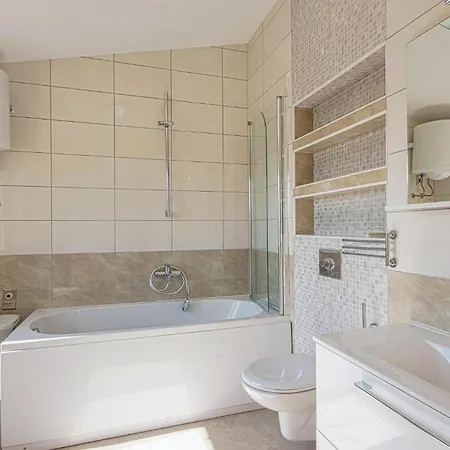 Nice Home In Pavicini With Outdoor Swimming Pool Veliki Vareski