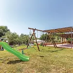 Semesterbostad 4 Bedroom Amazing In Pavicini