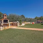 4 Bedroom Amazing In Pavicini