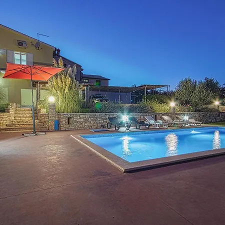 Nice Home In Pavicini With Outdoor Swimming Pool Ferienhaus *