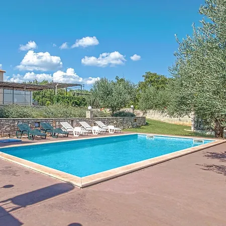 Nice Home In Pavicini With Outdoor Swimming Pool Ferienhaus