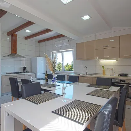 Tatil Evi Awesome In Pavicini