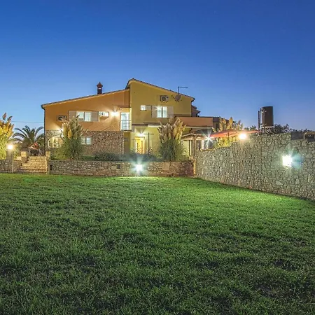 Nice Home In Pavicini With Outdoor Swimming Pool Ferienhaus *