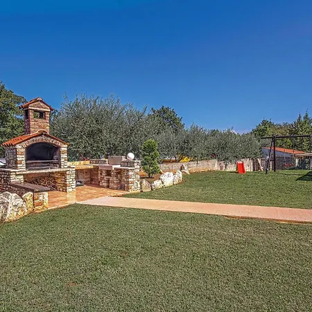 Nice Home In Pavicini With Outdoor Swimming Pool Veliki Vareški
