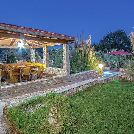 Nice Home In Pavicini With Outdoor Swimming Pool * Veliki Vareški