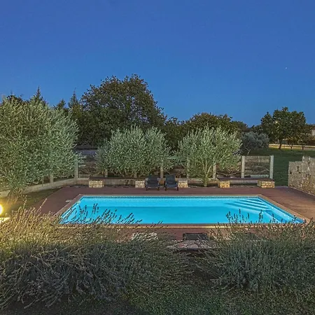 Ferienhaus Nice Home In Pavicini With Outdoor Swimming Pool *