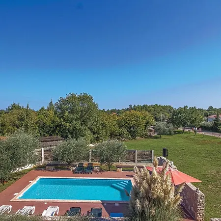 Nice Home In Pavicini With Outdoor Swimming Pool Ferienhaus