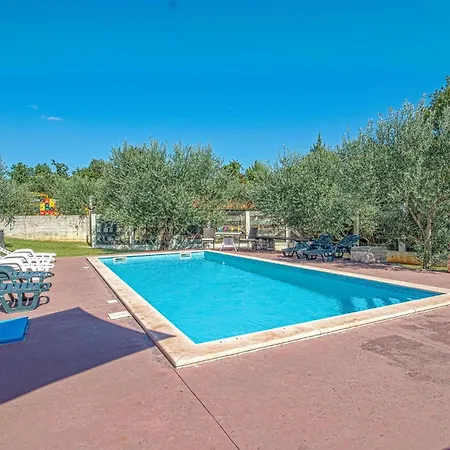Nice Home In Pavicini With Outdoor Swimming Pool Ferienhaus *