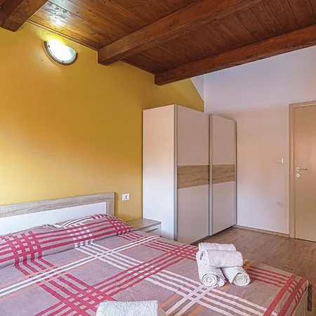 Nice Home In Pavicini With Outdoor Swimming Pool * Veliki Vareški
