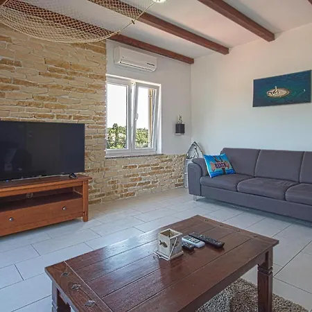 Ferienhaus Nice Home In Pavicini With Outdoor Swimming Pool