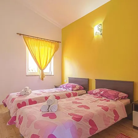 4 Bedroom Amazing In Pavicini
